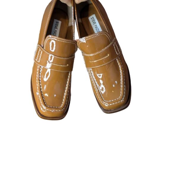 NWOB Steve Madden Nyomi Loafer Pump In Camel Patent Size 9 - Picture 1 of 8